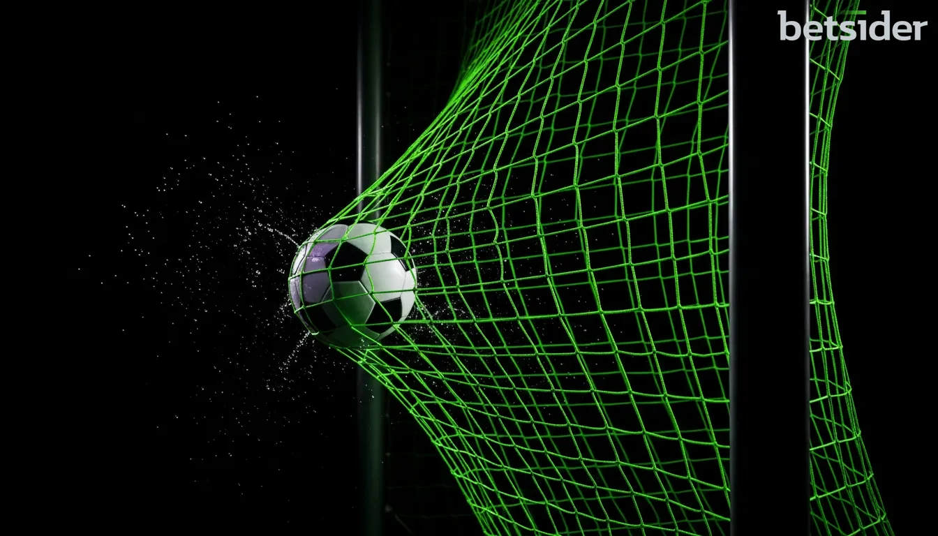 Un primo piano di un pallone da calcio che colpisce la rete della porta durante una partita. L'azione è congelata, mostrando la deformazione della rete e la potenza del tiro.
